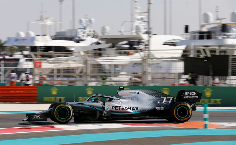 © Reuters. FILE PHOTO - Formula One - Abu Dhabi Grand Prix