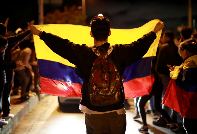 Grevistas da Colômbia aumentam exigências, incluindo possíveis conversas com rebeldes