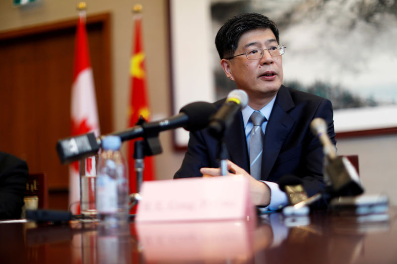 © Reuters. FILE PHOTO: China's new ambassador to Canada Cong Peiwu speaks during a news conference for a small group of reporters at the Chinese Embassy in Ottawa