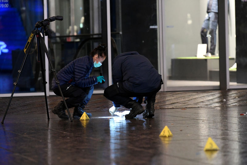 Tres personas heridas por apuñalamiento en calle comercial en La Haya