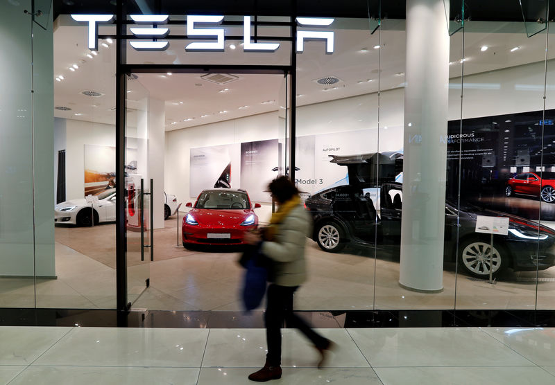 © Reuters. A flagstore shop of electric carmaker Tesla is pictured in Berlin