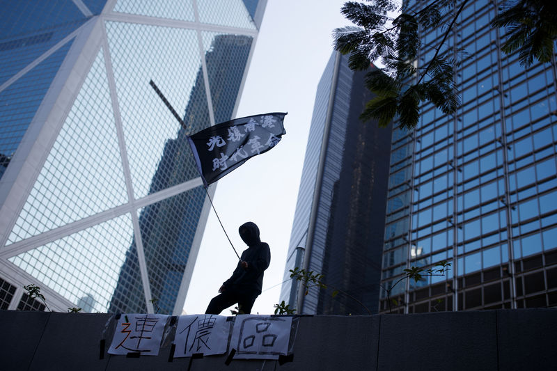 Jubilados toman las calles en Hong Kong en apoyo a estudiantes