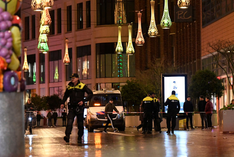 © Reuters. ATTAQUE AU COUTEAU : LA POLICE NÉERLANDAISE ARRÊTE UN SUSPECT