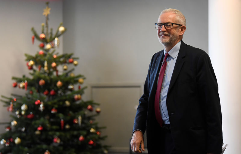 © Reuters. Foto de archivo del líder del opositor Partido Laborista británico, Jeremy Corbyn, pronunciando un discurso sobre política ambiental en Southampton