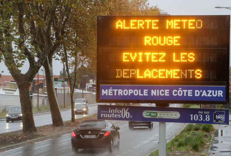 © Reuters. VAR: UNE PERSONNE RETROUVÉE SANS VIE DANS LES INTEMPÉRIES