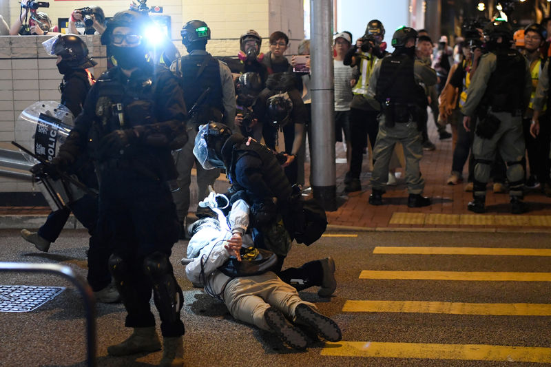 Hong Kong se prepara para concentraciones a mediodía tras disturbios del fin de semana