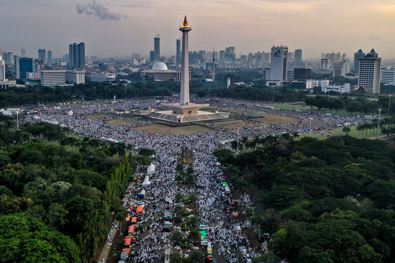مسيرة لجماعات إسلامية محافظة في إندونيسيا وسط إجراءات أمنية مشددة