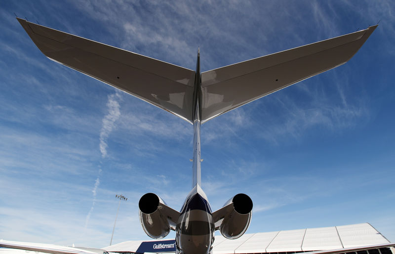 © Reuters. FILE PHOTO: A Gulfstream 650ER business jet is displayed at the Gulfstream booth at the National Business Aviation Association (NBAA) exhibition in Las Vegas