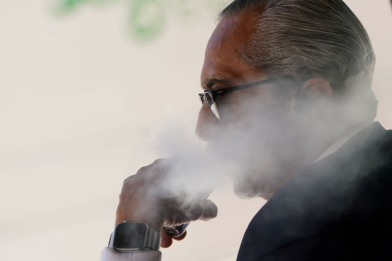 © Reuters. FILE PHOTO: A man uses a vaping product in the Manhattan borough of New York