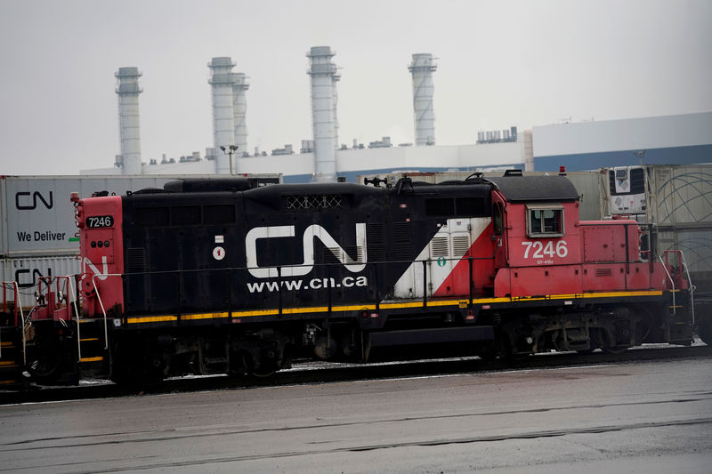 © Reuters. FILE PHOTO: Trains are seen in the yard at the CN Rail Brampton Intermodal Terminal