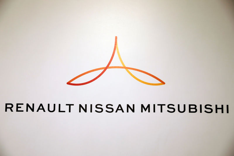 © Reuters. A logo is seen during the inauguration of Renault-Nissan-Mitsubishi's joint innovation lab in Tel Aviv, Israel