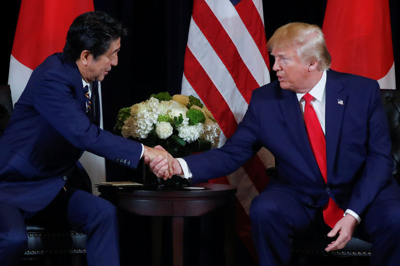 © Reuters. U.S. President Trump meets with Japan's Prime Minister Abe in New York City, New York