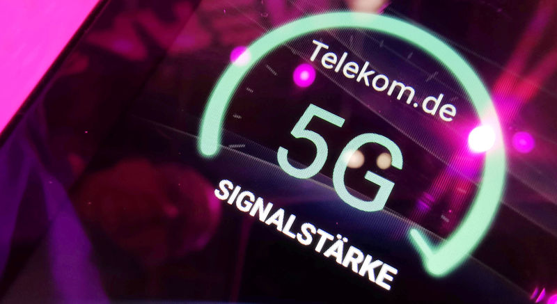 © Reuters. Sinal da Deutsche Telekom para 5G, exibido em dispositivo móvel em feira de tecnologia em Berlim, Alemanha
