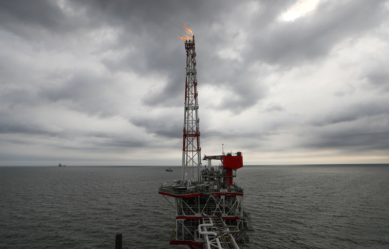 Нефть в минусе после скачка цен накануне, в фокусе - встреча ОПЕК