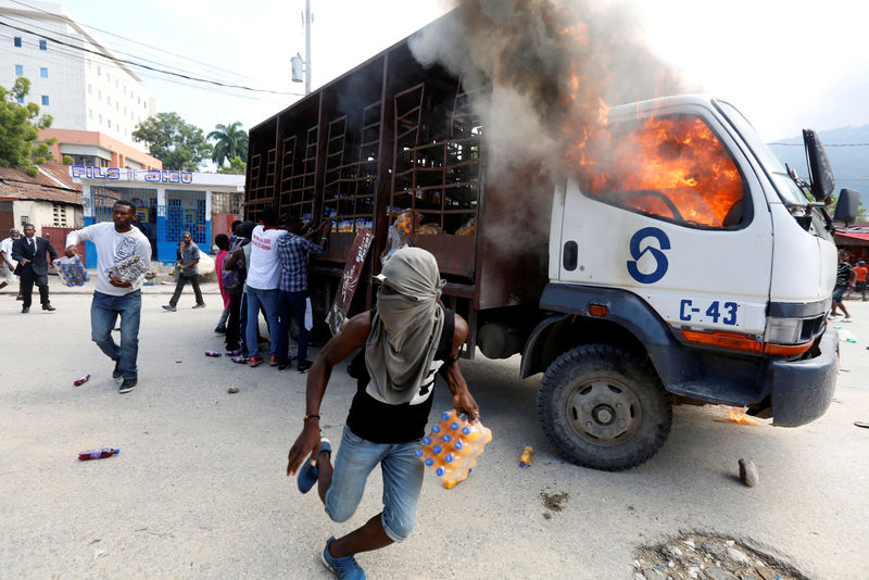 Las protestas disminuyen en Haití y algunas escuelas vuelven a abrir, pero la crisis esta lejos de terminar