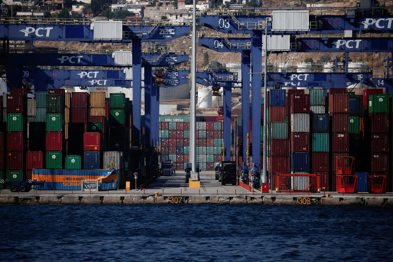 Greek economic growth slows, net exports are main driver