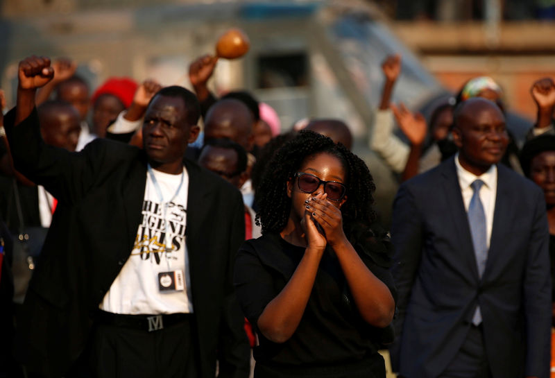 © Reuters. FILE PHOTO: Former Zimbabwean President Robert Mugabe's daughter, Bona Mugabe reacts as she and other family members acknowledge the crowd, before her father's casket is carried to the military chopper after lying in state at the Rufaro stadium