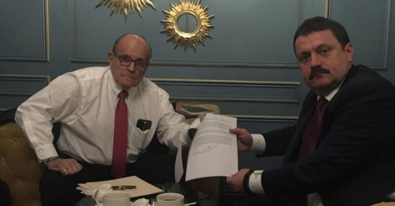 © Reuters. Ukrainian lawmaker Derkach attends a meeting with U.S. lawyer Giuliani in Kiev