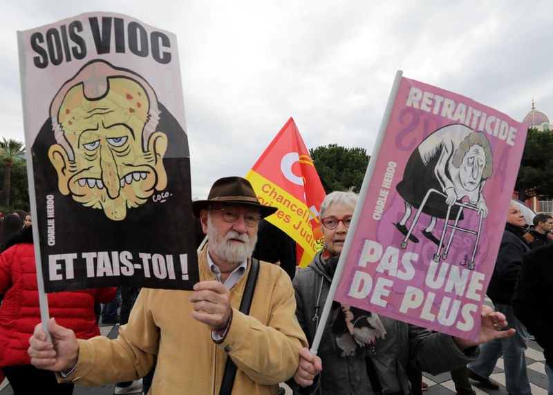 Sindicatos da França fazem greve contra reforma previdenciária de Macron