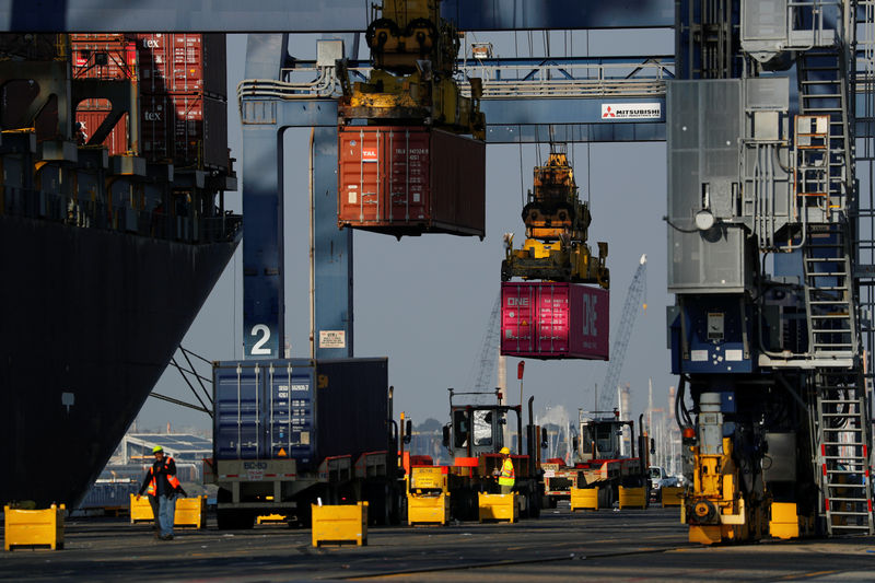 © Reuters. FILE PHOTO: Shipping containers are loaded onto a ship at Yusen Terminals at the Port of Los Angeles