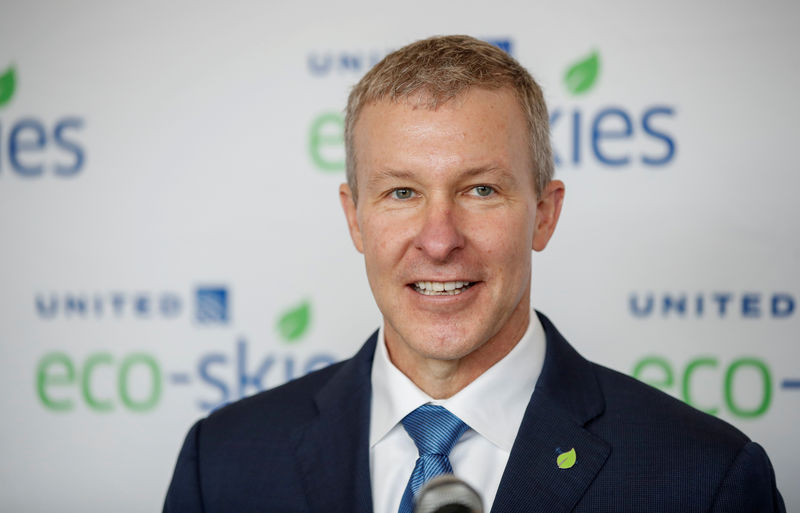 © Reuters. FILE PHOTO: United Airlines president Scott Kirby speaks at O'Hare International Airport in Chicago