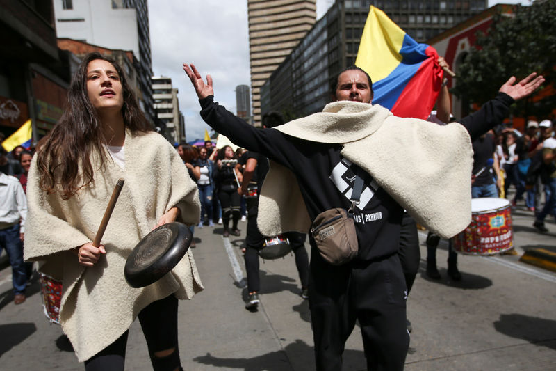 Sindicatos y Gobierno de Colombia reanudan diálogo sin alcanzar acuerdo para acabar protestas