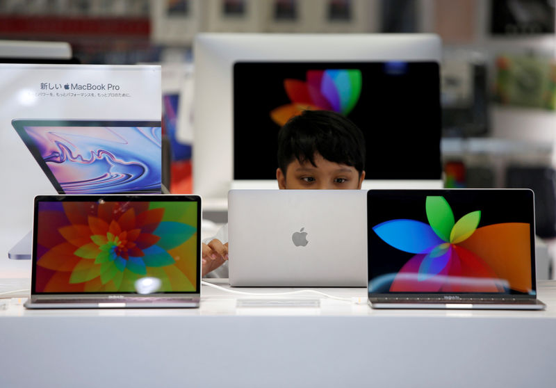 © Reuters. FILE PHOTO: A boy tries to use an Apple laptop at a computer shop in Tokyo