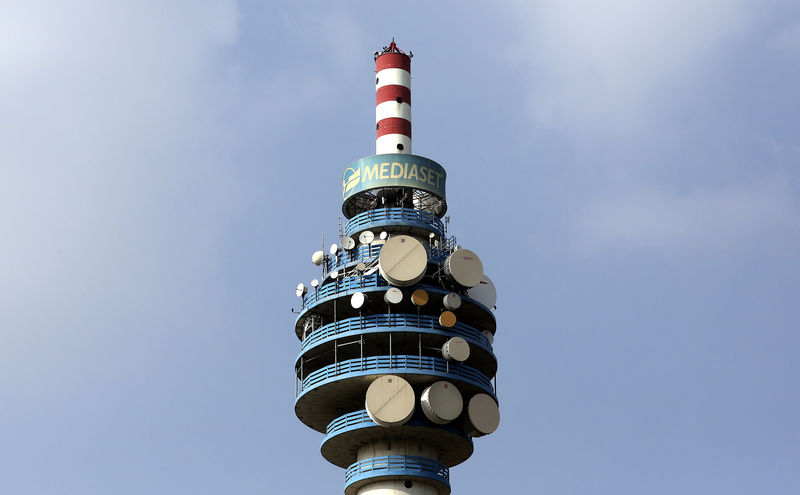© Reuters. La torre Mediaset nel quartiere milanese di Cologno Monzese