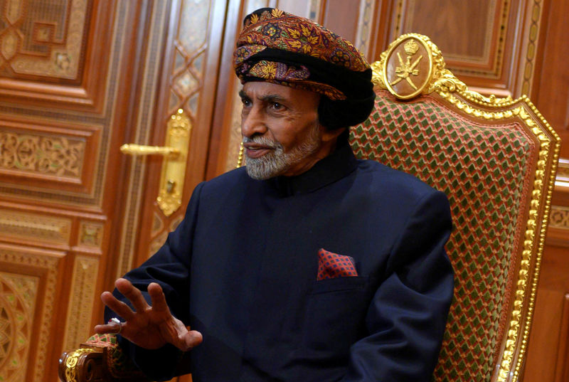 © Reuters. FILE PHOTO: U.S. Secretary of State Mike Pompeo meets with Sultan of Oman Qaboos bin Said al-Said at the Beit Al Baraka Royal Palace in Muscat