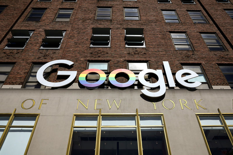 © Reuters. FILE PHOTO: The Google logo is displayed outside the company offices in New York