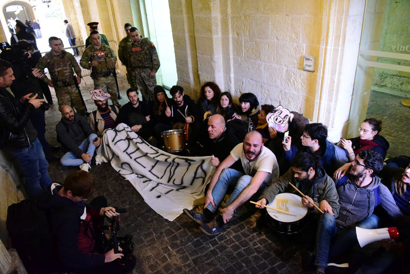 © Reuters. Activists sit after having barged into the building of Malta's Prime Minister Joseph Muscat's office, demanding his resignation in the wake of developments in case of the 2017 murder of anti-corruption journalist Daphne Caruana Galizia, in Valletta