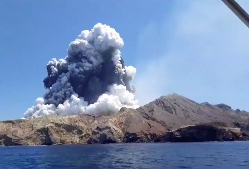 Erupção vulcânica na Nova Zelândia deixa 5 mortos e vários desaparecidos