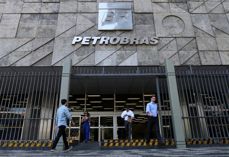 Petrobras inicia processo para arrendamento de terminal de GNL na Bahia e gasoduto