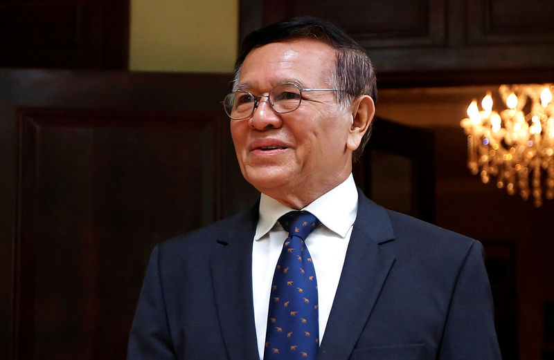 كمبوديا تبدأ محاكمة زعيم المعارضة في يناير