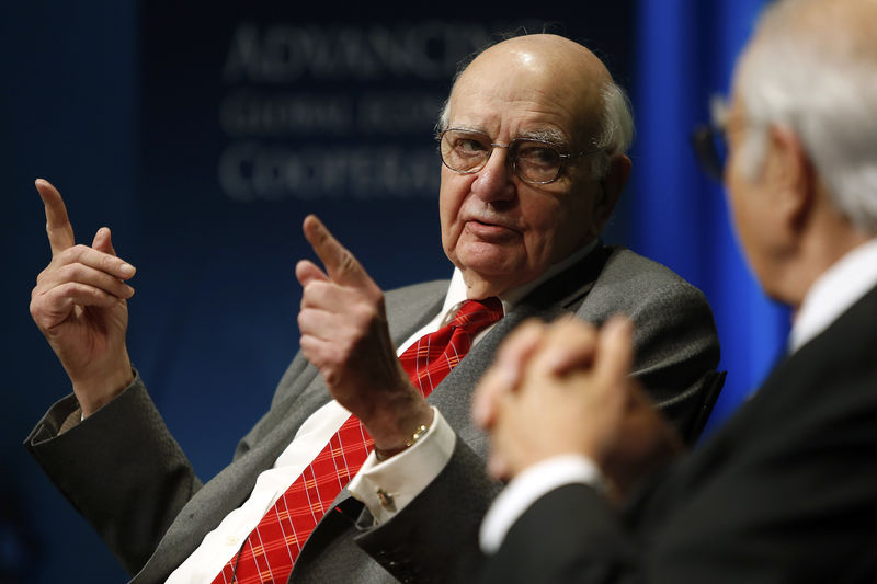 © Reuters. FILE PHOTO: Volcker answers a question from Debs during the Bretton Woods Committee annual meeting at World Bank headquarters in Washington