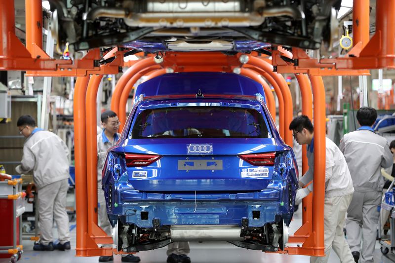 China auto sales drop for 17th straight month in November