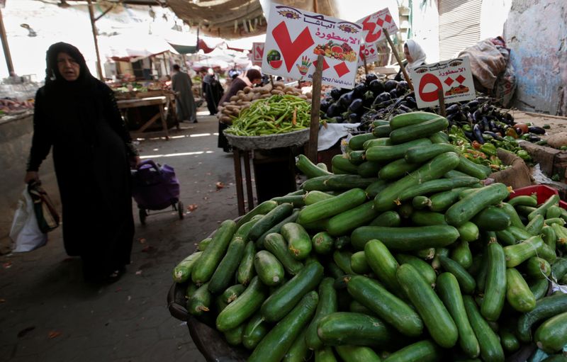 © Reuters. التضخم السنوي لأسعار المستهلكين في مدن مصر يرتفع إلى 3.6% في نوفمبر مقابل 3.1% في أكتوبر