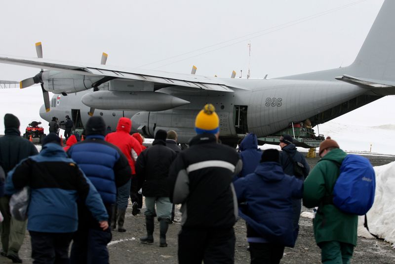 © Reuters. Avião Hércules C130 da Força Aérea do Chile, do mesmo modelo que sofreu acidente durante voo para Antártida, em foto de arquivo