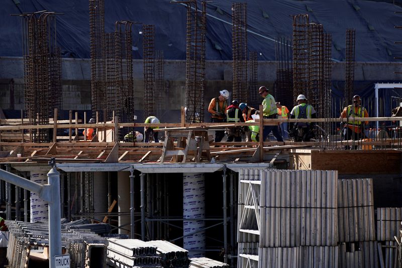 © Reuters. FILE PHOTO:  Work crews construct a new hotel complex on oceanfront property in Encinitas, California