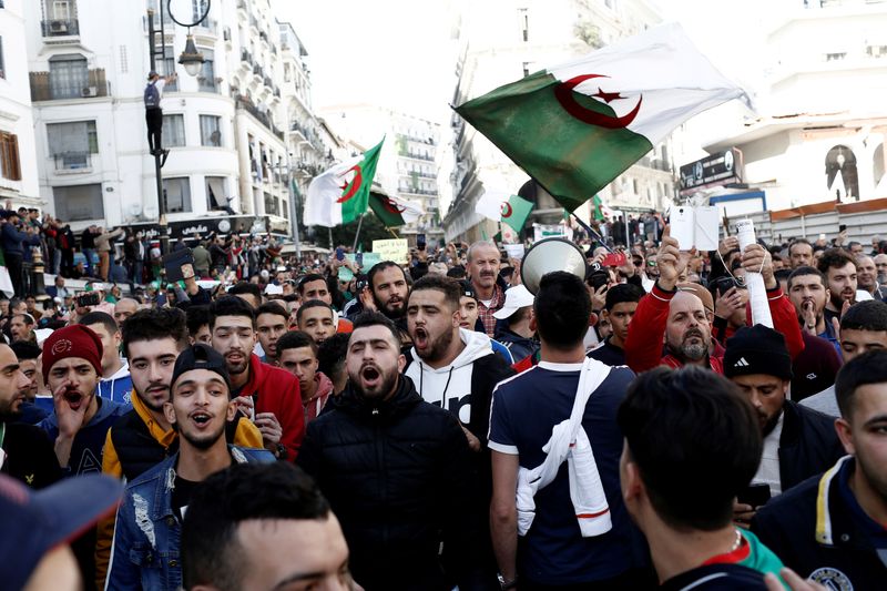© Reuters. الجزائر تستعد لانتخابات رئاسية تقول المعارضة إنها لا تقدم خيارا حقيقيا