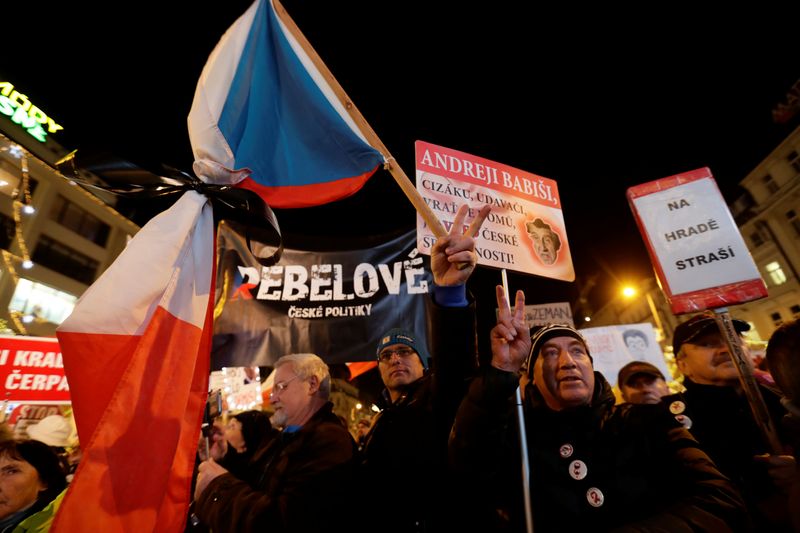© Reuters. Demonstrators march during a protest rally in Prague