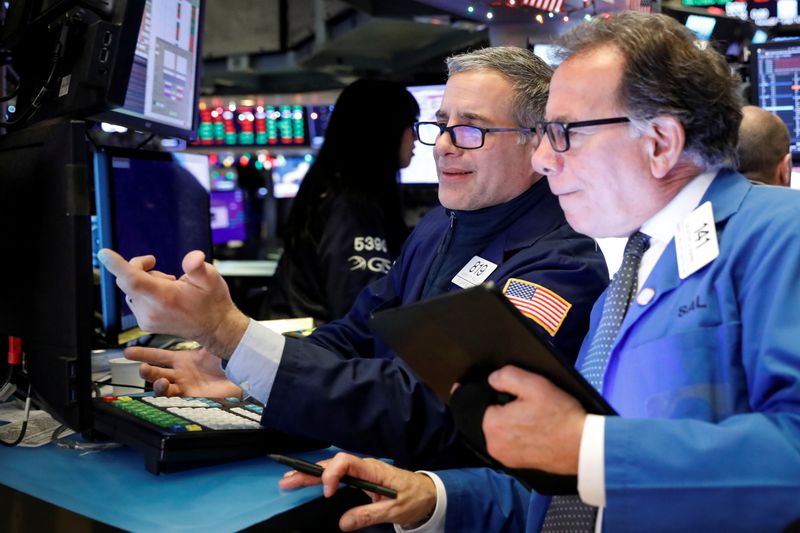 © Reuters. 米株は小幅続落、関税発動期限控え様子見
