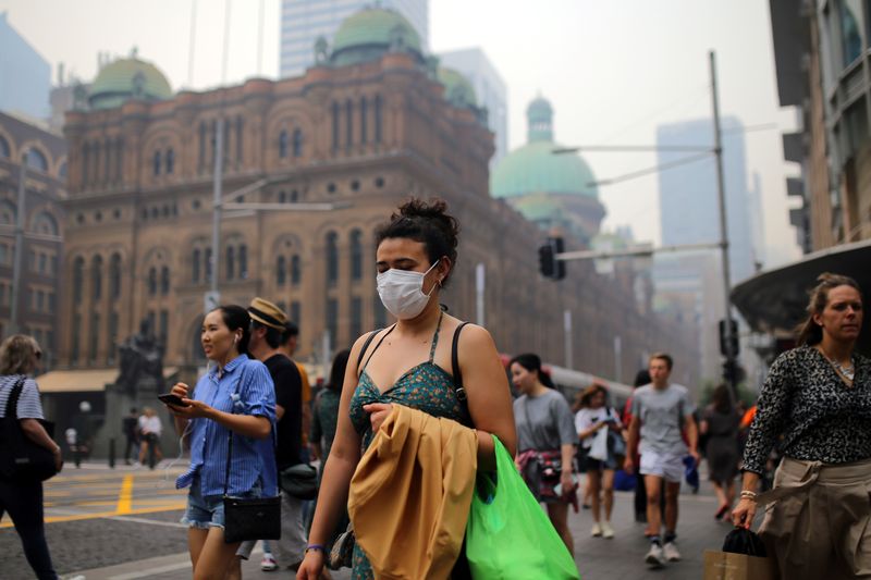 Hazardous Sydney smoke turns up heat in Australia's climate politics