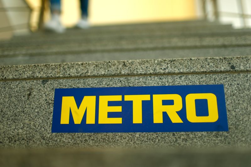 Metro expects 1.5 billion euros from China stake, hypermarket sale