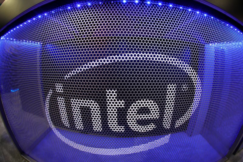 © Reuters. FILE PHOTO: Computer chip maker Intel's logo is shown on a gaming computer display during the opening day of E3, the annual video games expo revealing the latest in gaming software and hardware in Los Angeles