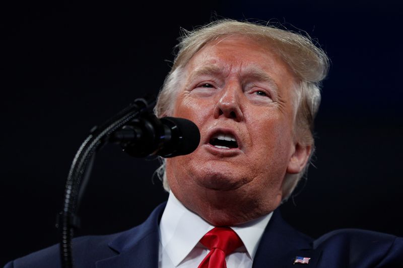 © Reuters. FILE PHOTO: U.S. President Donald Trump delivers remarks during a campaign rally at the Giant Center in Hershey, Pennsylvania