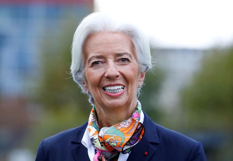 © Reuters. FILE PHOTO: European Central Bank's President Lagarde answers journalists' questions as she arrives at the ECBs headquarter in Frankfurt