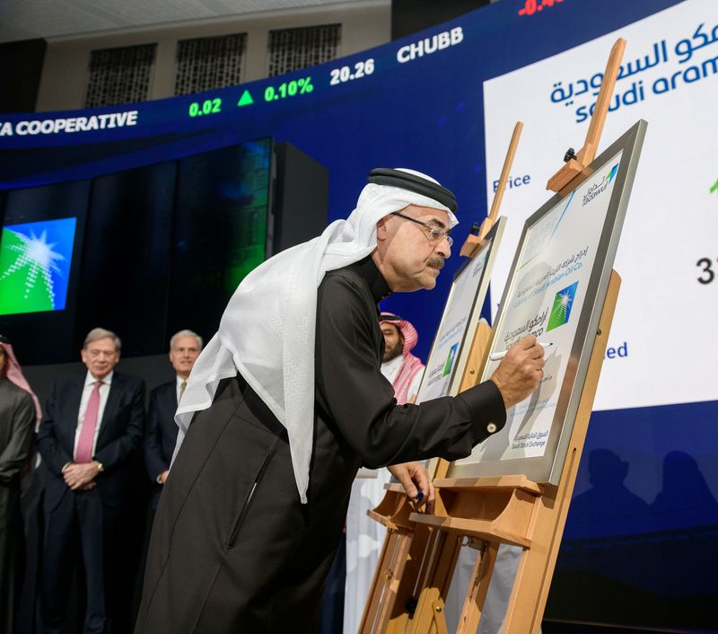© Reuters. Amin H. Nasser, presidente y CEO de Aramco, en la ceremonia oficial por el debut de la OPI de Saudi Aramco en la Bolsa de Riad