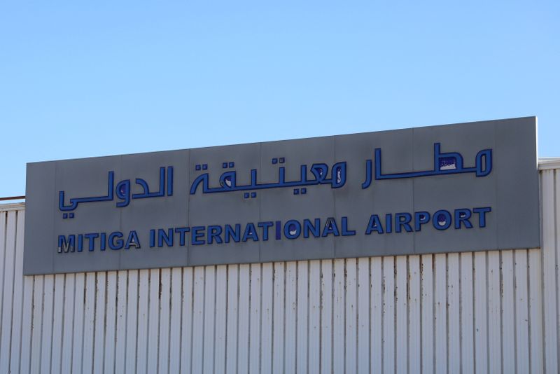 استئناف الرحلات الجوية بمطار معيتيقة في ليبيا