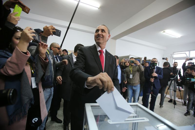 مسؤول: الإقبال في انتخابات الجزائر يسجل 20 بالمئة عند الساعة الثالثة مساء